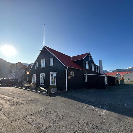 Taergesen Guesthouse Reydarfjordur Exterior foto