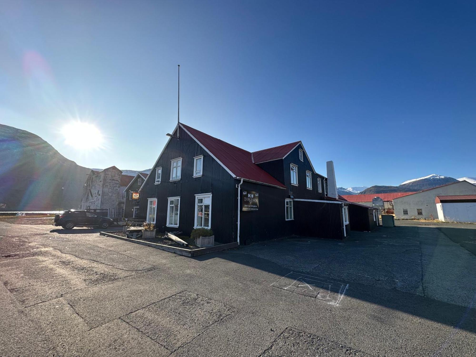 Taergesen Guesthouse Reydarfjordur Exterior foto